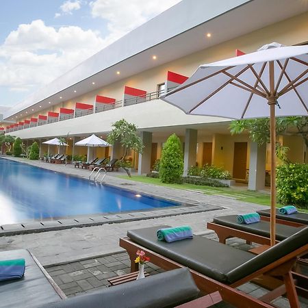Kuta Station Hotel And Spa Bali Exterior foto