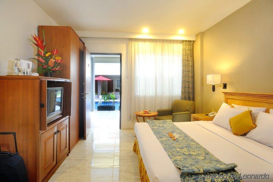 Kuta Station Hotel And Spa Bali Exterior foto