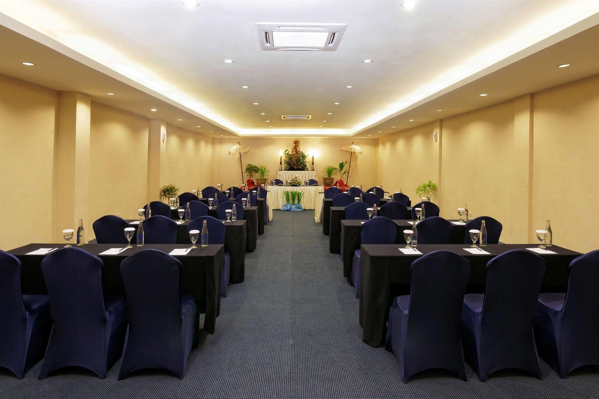 Kuta Station Hotel And Spa Bali Exterior foto
